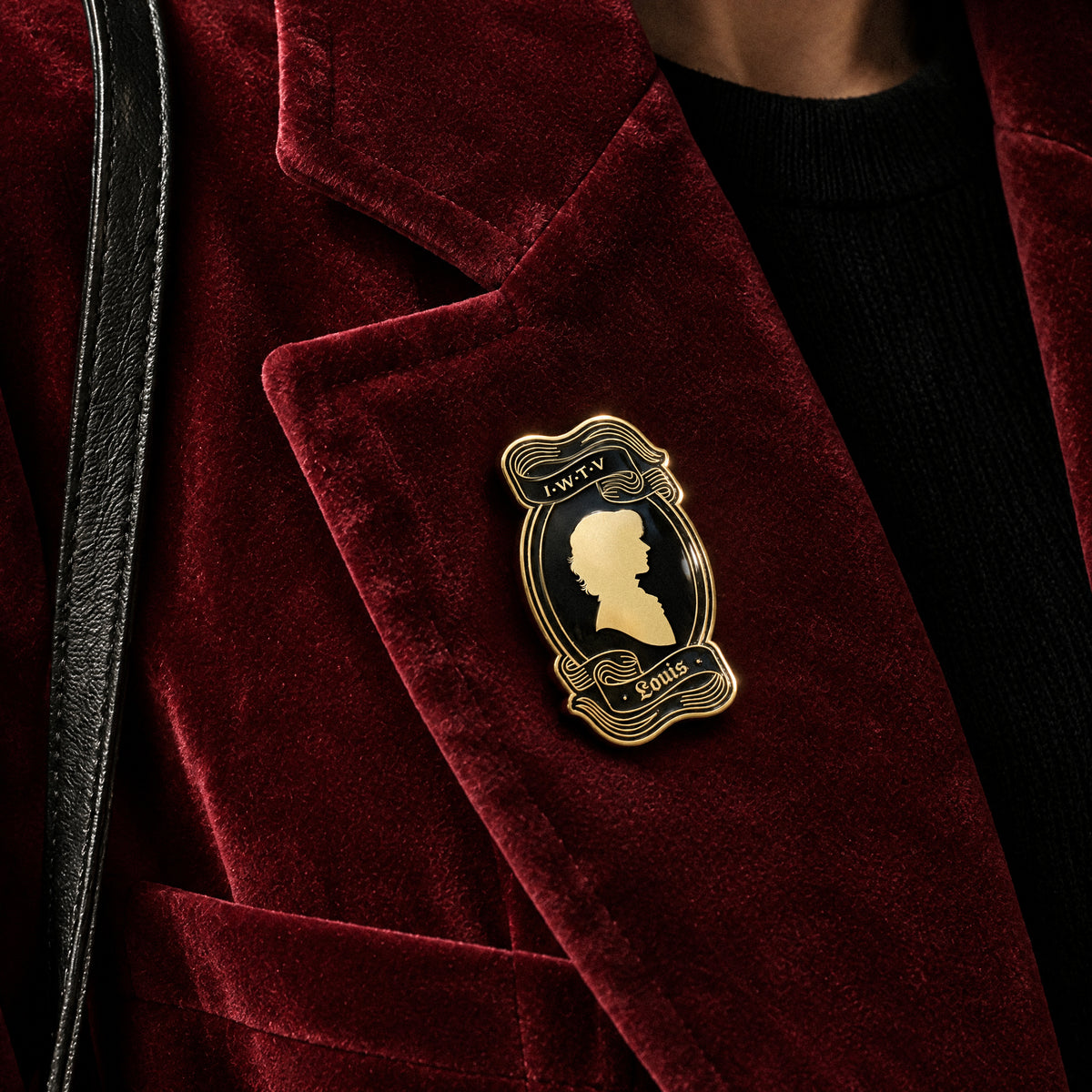 Louis Cameo Enamel Pin